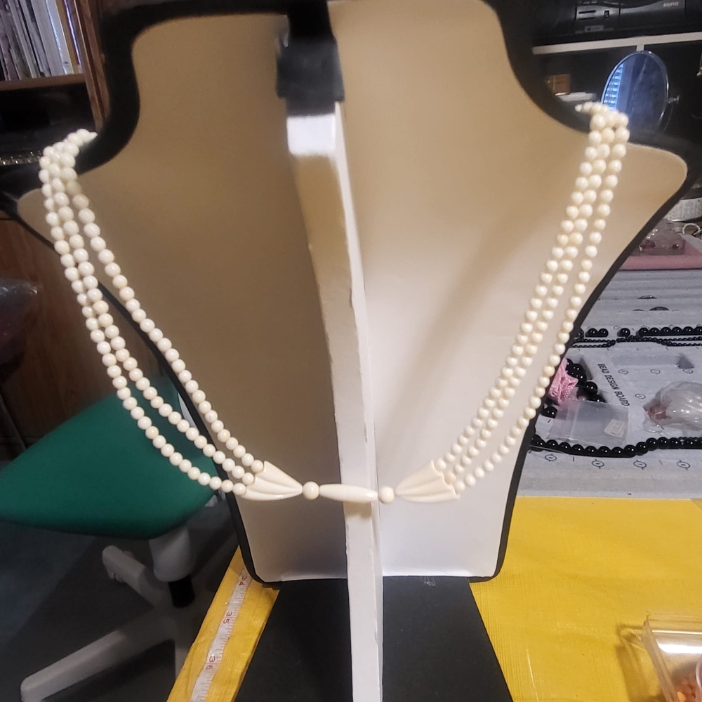 Antique Authentic Ivory bead necklace - Picture 8 of 8